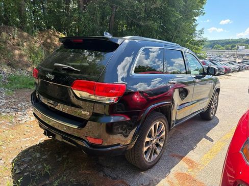 Used 2017 Jeep Grand Cherokee Overland w/ Jeep Active Safety Group AWD/4WD image 4