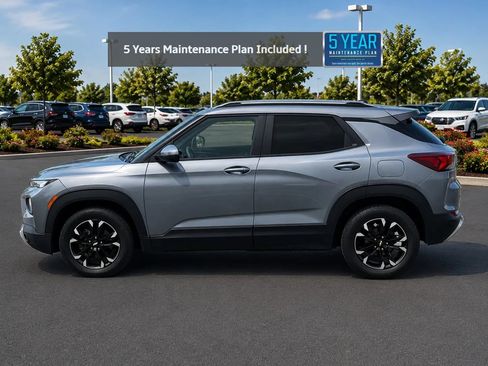 Used 2022 Chevrolet TrailBlazer LT w/ Convenience Package FWD image 2