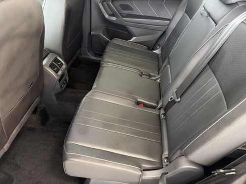 Certified 2024 Volkswagen Tiguan SE FWD image 20