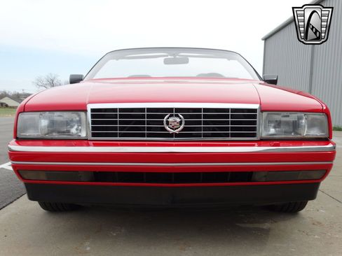 Used 1991 Cadillac Allante image 2