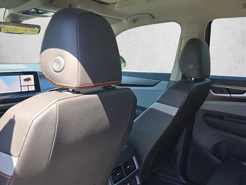 Used 2025 Volkswagen Atlas Peak Edition SE image 17