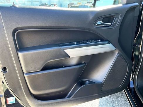 Used 2022 Chevrolet Colorado LT w/ LT Convenience Package image 9