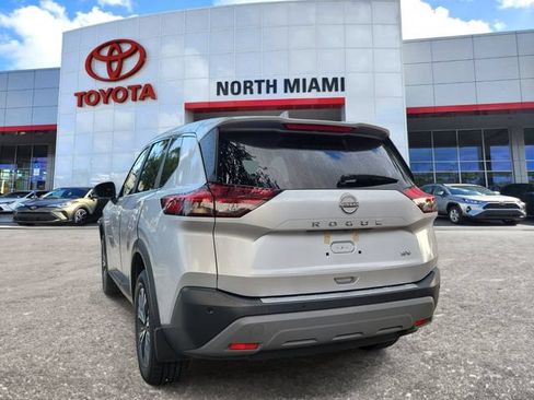 Used 2023 Nissan Rogue SV FWD image 3