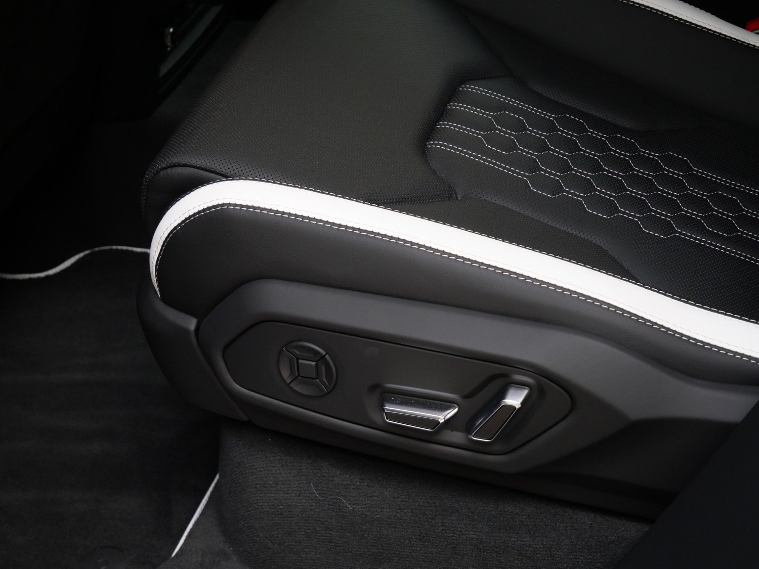 Used 2024 Lamborghini Urus Performante AWD/4WD image 36