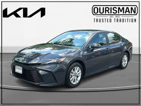 Used 2025 Toyota Camry LE FWD image 2