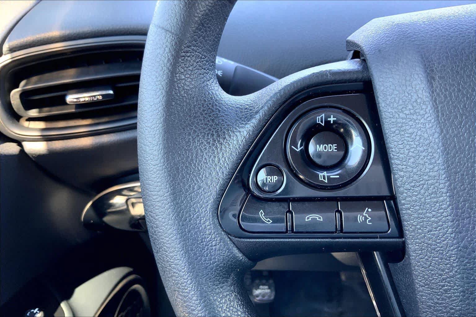 Used 2022 Toyota Prius LE FWD image 21