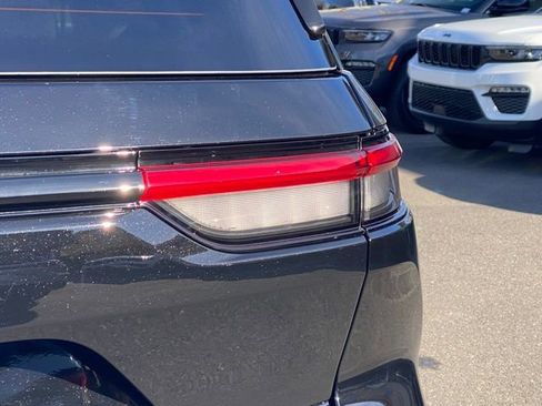 New 2025 Jeep Grand Cherokee Altitude image 16