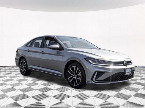 Certified 2025 Volkswagen Jetta SE FWD image 11