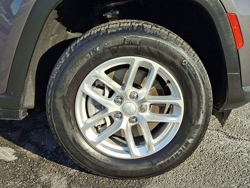 Used 2023 Jeep Grand Cherokee L Laredo image 8