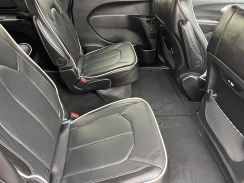 Certified 2026 Chrysler Pacifica Limited w/ S Appearance Package FWD image 13
