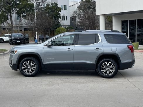 Certified 2023 GMC Acadia SLE w/ Driver Convenience Package image 3