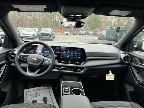 New 2026 Chevrolet Equinox LT w/ Safety and Technology Package image 30