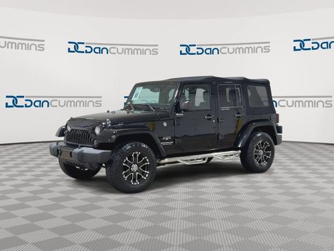 Used 2016 Jeep Wrangler Unlimited Sahara w/ Connectivity Group AWD/4WD image 4