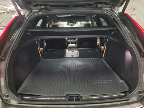 Used 2018 Volvo XC60 T5 Momentum w/ Vision Package AWD/4WD image 41