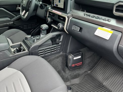 Used 2025 Toyota Tacoma TRD Sport AWD/4WD image 6