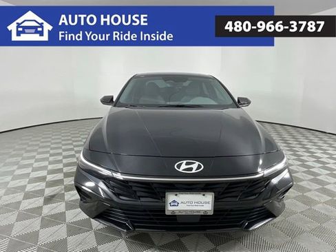 Used 2025 Hyundai Elantra SEL image 4