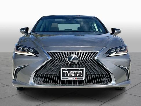 Used 2019 Lexus ES 350 Ultra Luxury w/ Accessory Package image 3