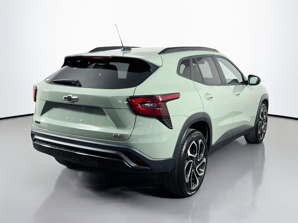 Used 2024 Chevrolet Trax RS w/ Sunroof Package FWD image 5