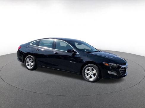 Used 2024 Chevrolet Malibu LT image 2
