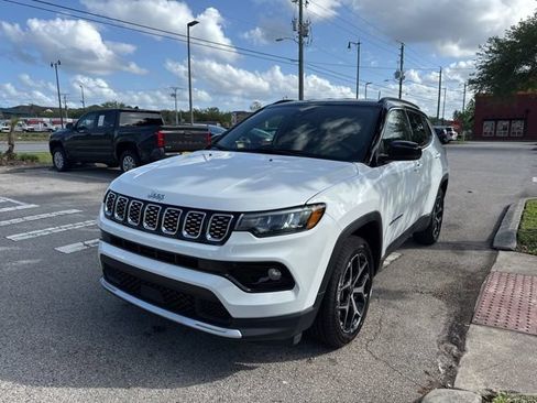 Used 2025 Jeep Compass Limited AWD/4WD image 4