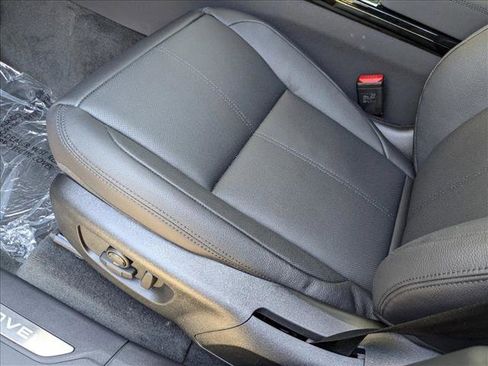 Used 2025 Land Rover Range Rover Velar Dynamic SE image 4