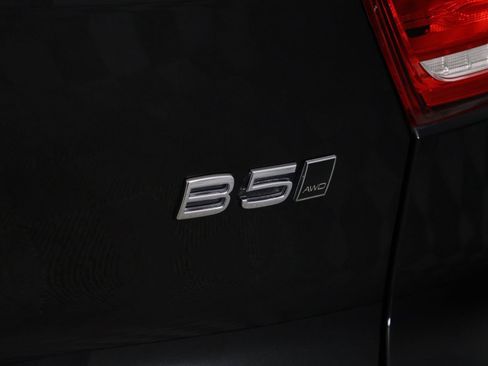 Certified 2025 Volvo XC40 B5 Plus AWD/4WD image 20