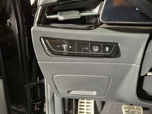 Used 2023 Kia Niro EX Touring image 14