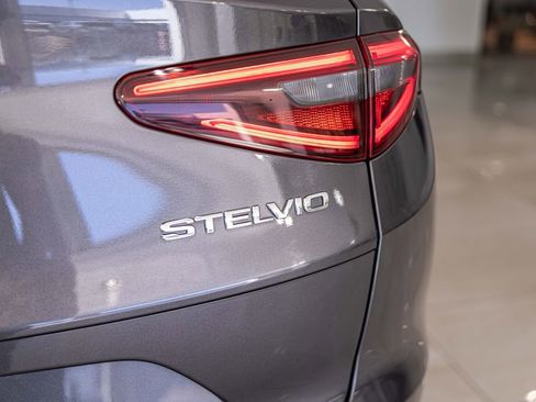 Used 2023 Alfa Romeo Stelvio Ti AWD/4WD image 15