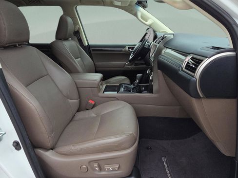 Used 2020 Lexus GX 460 Luxury w/ Off Road Package image 20