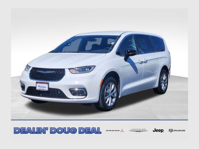 New 2026 Chrysler Pacifica Select