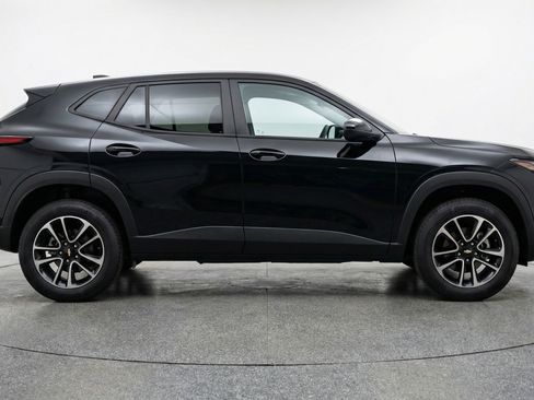 Used 2025 Chevrolet TrailBlazer LT image 11