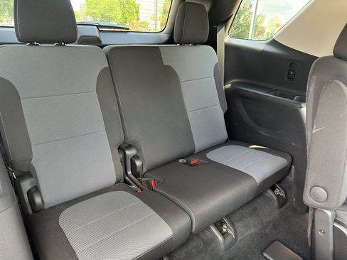 Used 2021 Chevrolet Traverse LT FWD image 13