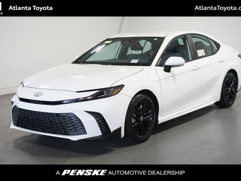 Certified 2025 Toyota Camry SE image 1