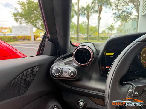 Used 2021 Ferrari F8 Tributo image 20