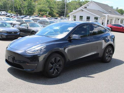 Used 2024 Tesla Model Y Long Range AWD/4WD image 3