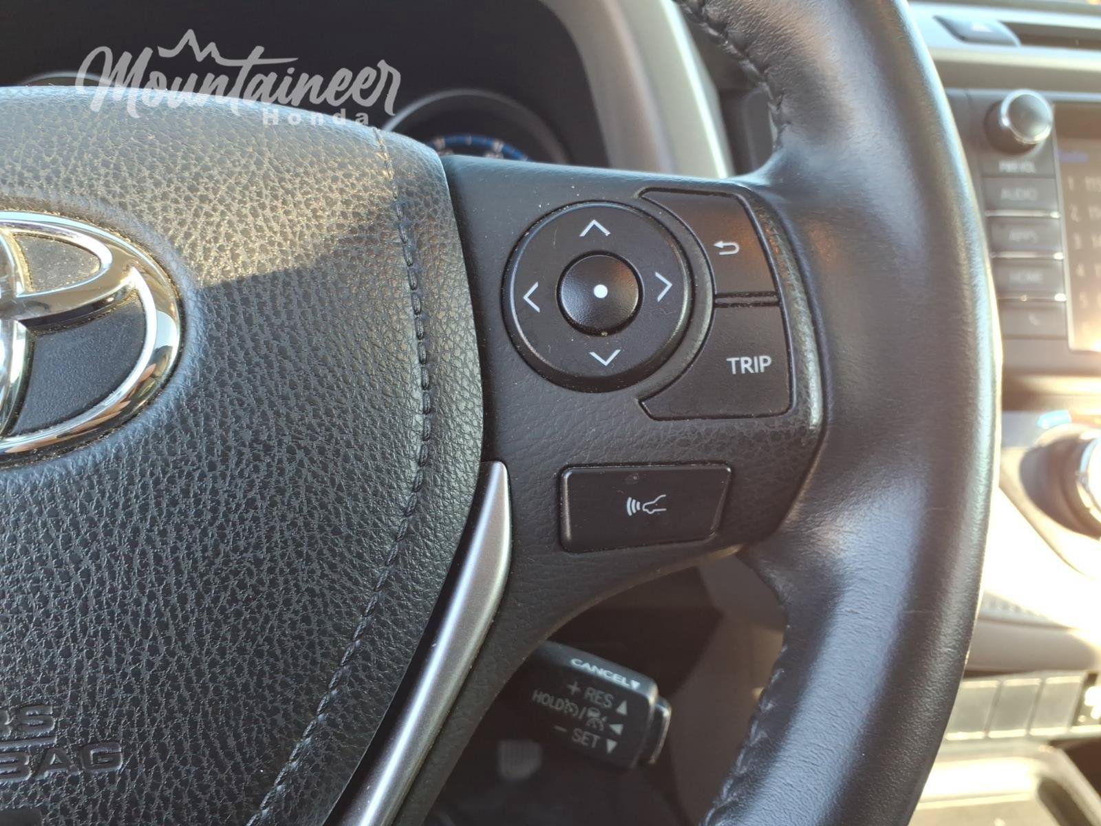 Used 2017 Toyota RAV4 XLE AWD/4WD image 31