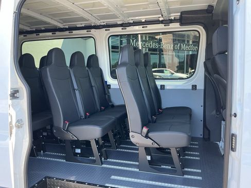 Used 2025 Mercedes-Benz Sprinter 2500 image 19