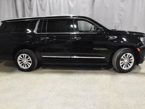 Used 2023 GMC Yukon XL SLT image 3