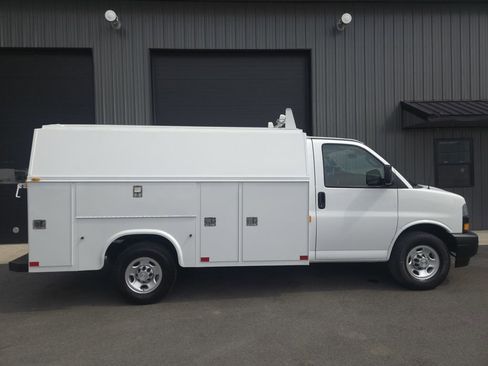Used 2019 Chevrolet Express 3500 image 5