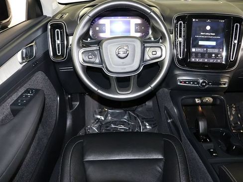 Used 2024 Volvo XC40 B5 Core AWD/4WD image 3