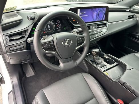 Certified 2025 Lexus ES 300h w/ Premium Package image 13