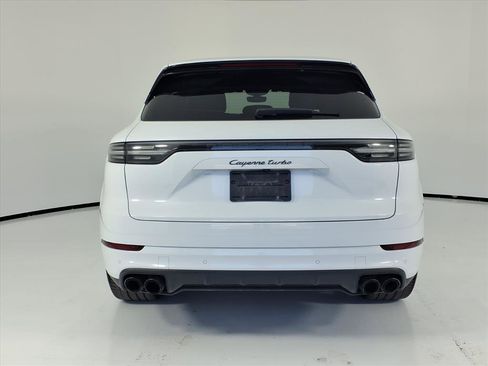 Used 2022 Porsche Cayenne Turbo image 4