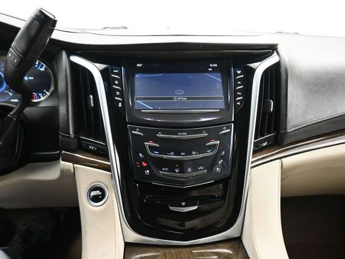 Used 2018 Cadillac Escalade ESV Luxury image 24