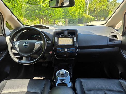 Used 2015 Nissan Leaf SL w/ Premium Package FWD image 15