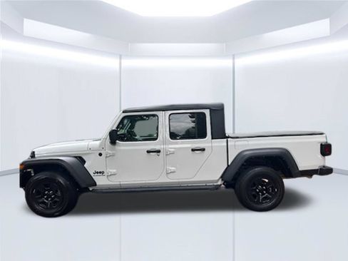 Used 2022 Jeep Gladiator Sport w/ Trailer Tow Package AWD/4WD image 2