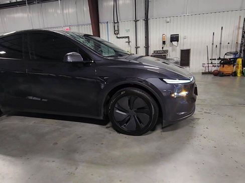 Used 2026 Tesla Model Y Long Range AWD/4WD image 2