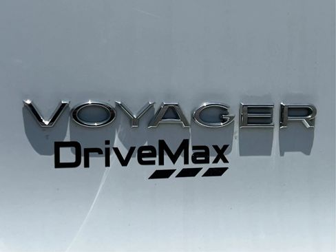Used 2023 Chrysler Voyager LX FWD image 29