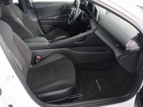 Certified 2025 Hyundai Elantra Sport image 22