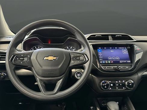 Used 2022 Chevrolet TrailBlazer LT w/ Convenience Package image 5
