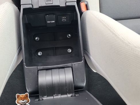 Used 2025 Toyota Corolla LE image 34